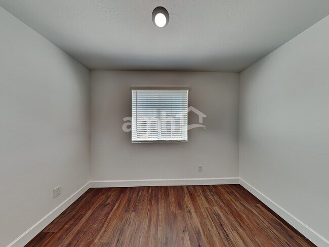 Building Photo - 17154 W Golden Ln