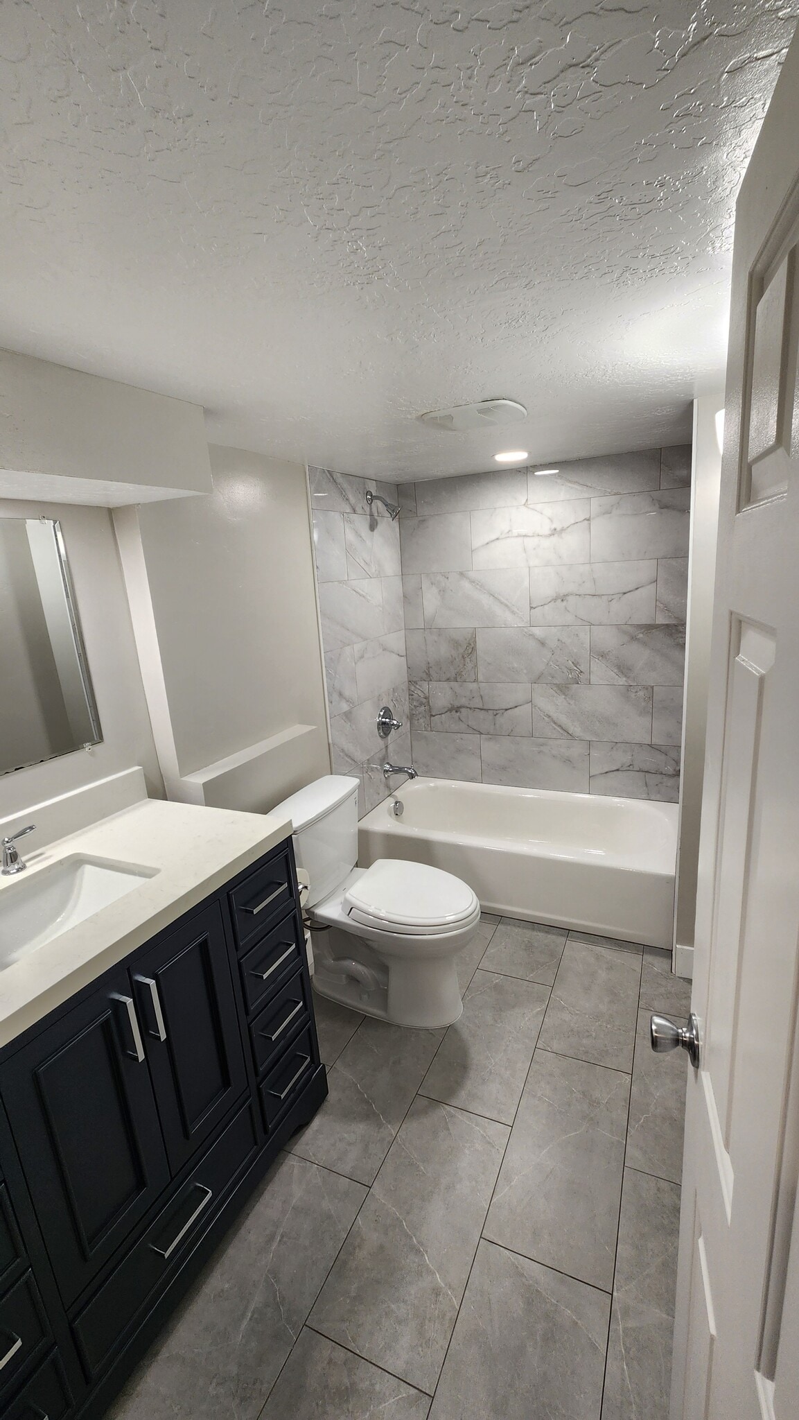 Building Photo - 1005 E Diamond Way