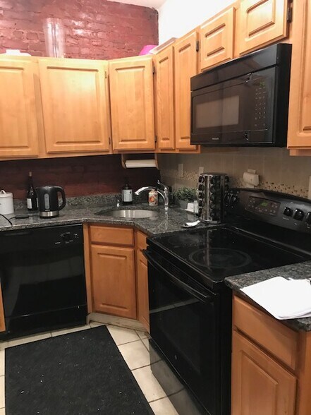 Building Photo - 1122 Commonwealth Ave