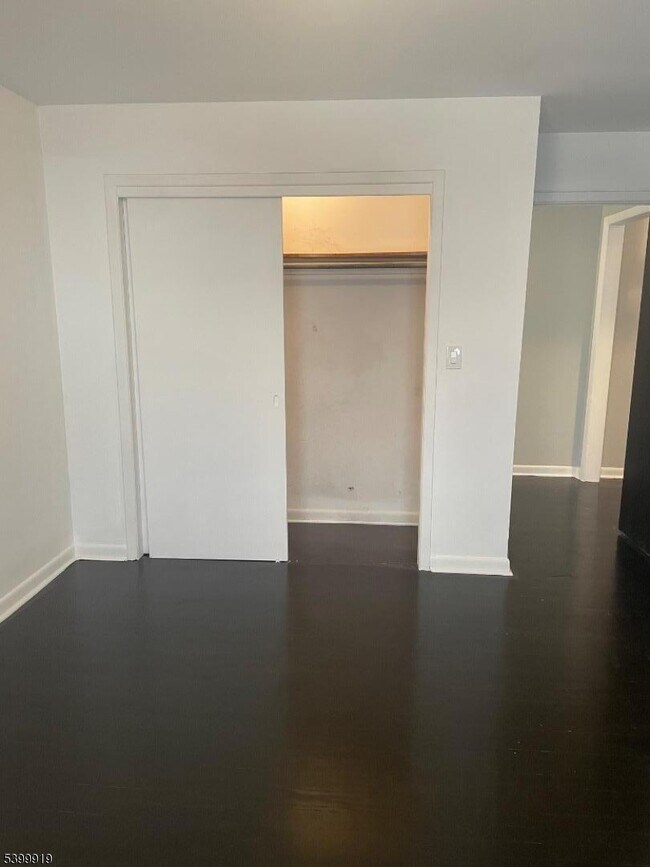 Building Photo - 113 Hawthorne Ave