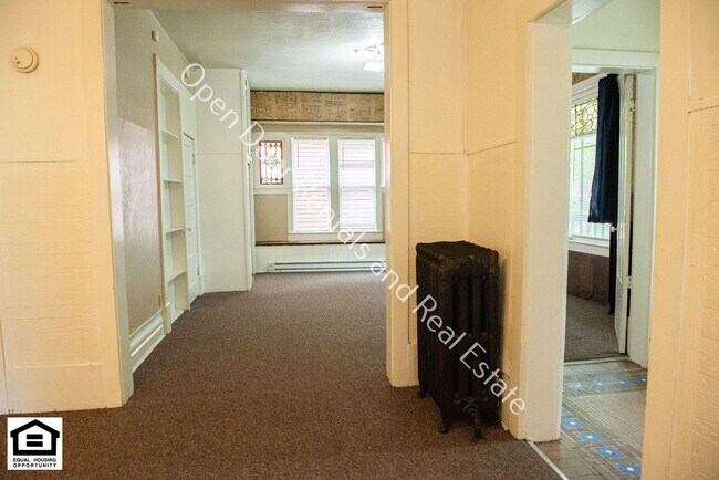 Building Photo - 385 S Wayne St