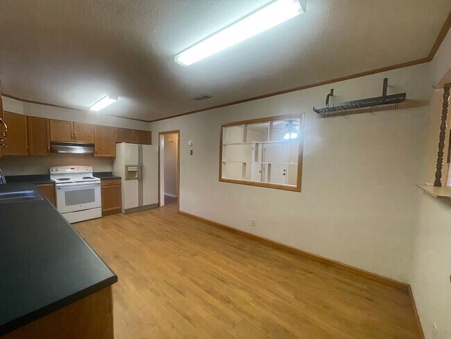 Building Photo - Hurry, Won't Last Long!