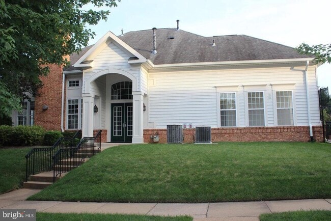 Building Photo - 6480 Cheyenne Dr