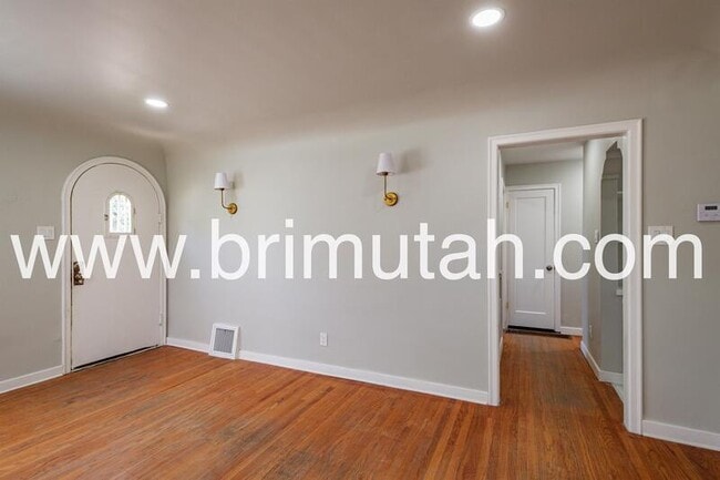 Building Photo - 755 Princeton Ave S