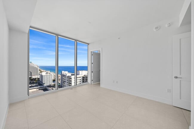 Building Photo - 151 N Seabreeze Blvd