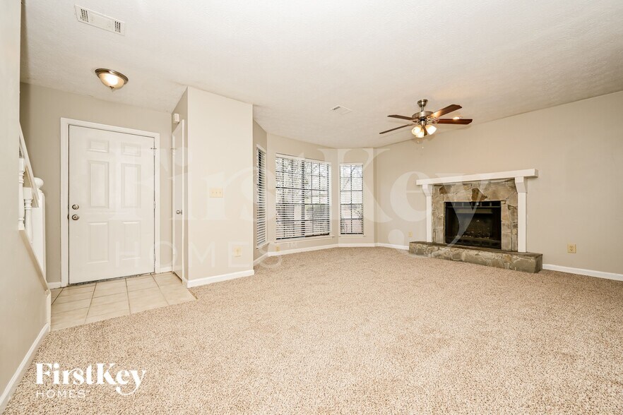 Building Photo - 5369 Biffle Ln