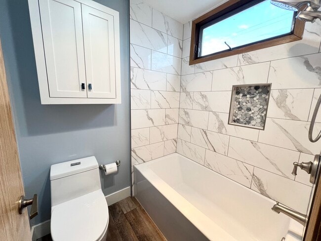 Building Photo - Spacious 2 Bedroom, 2 Bath Condo in Desira...