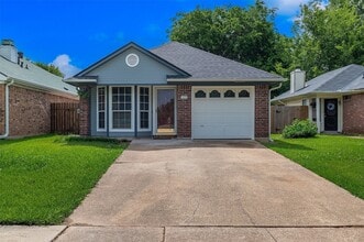 Building Photo - 1435 Williamsburg Dr