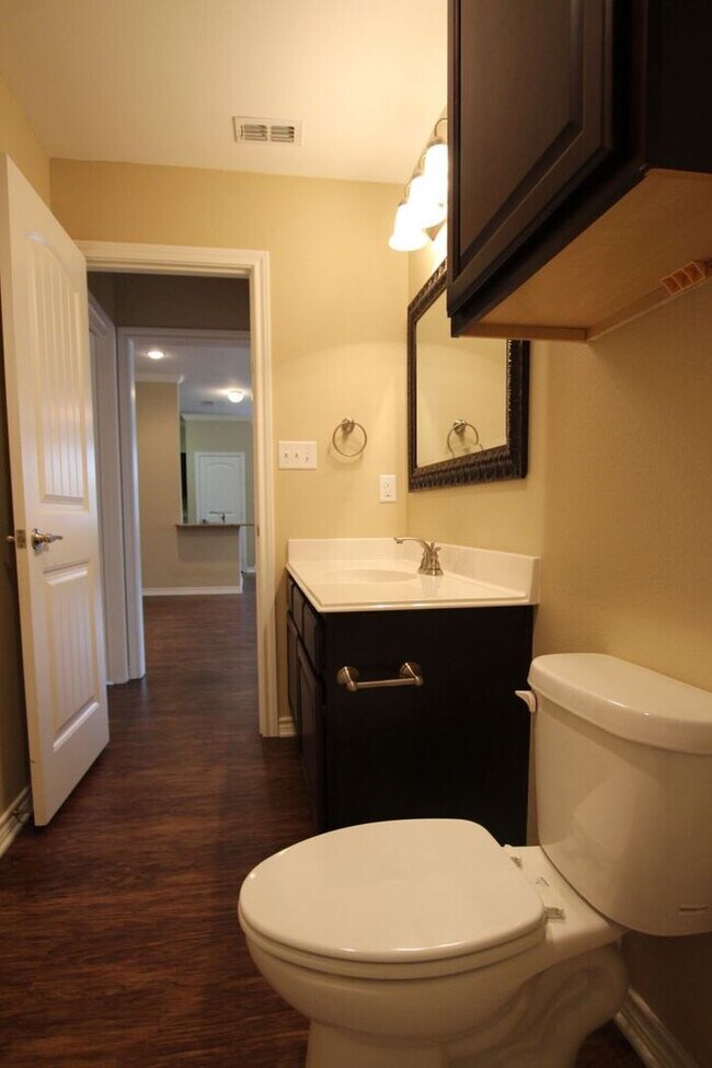 Building Photo - Coming Soon! Gorgeous 3 Bedroom Home in Th...