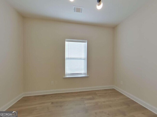 Building Photo - 635 Cantrell Dr