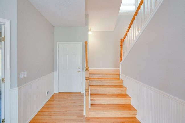 Building Photo - 3 Bedroom Farm House For Rent