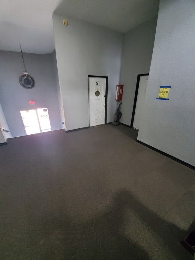 Building Photo - 107 S Church St