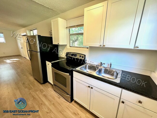 Building Photo - Amazing 4 bedroom / 1 bathroom home available!