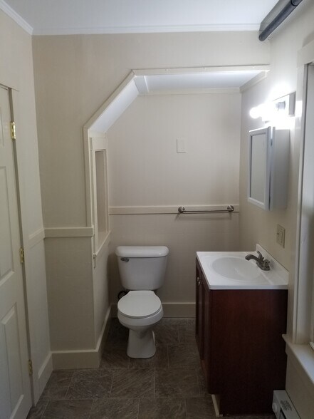 Bathroom - 353 N State St