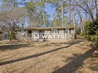 Building Photo - Charming & Spacious 3-Bed Home in City of Hoover