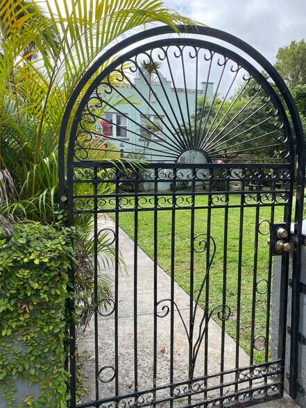 Building Photo - 1624 SW 10th St