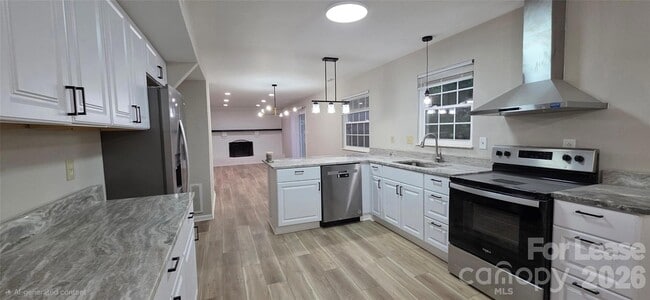 Building Photo - 7200 Shadowlake Dr
