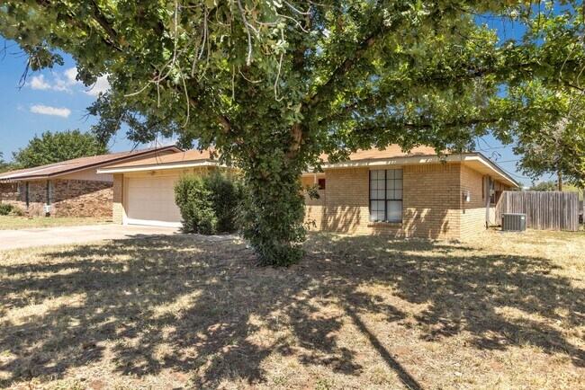 Building Photo - 6935 Amber Dr