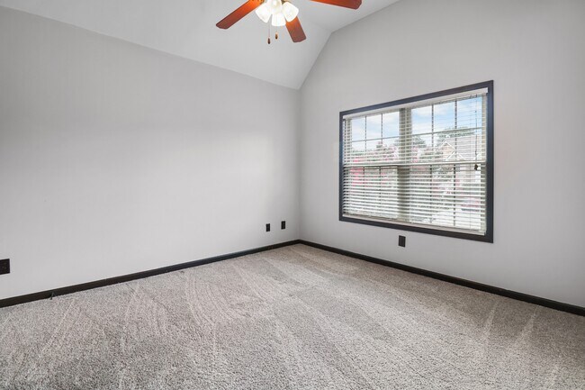 Building Photo - 869 E Accipiter Cir
