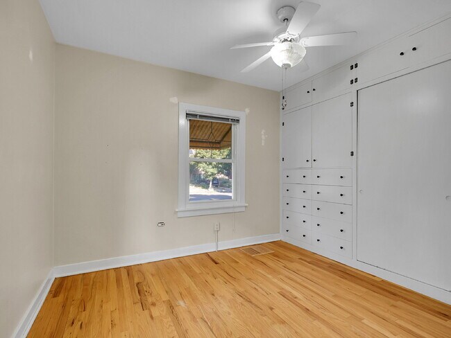 Building Photo - $2,295.00, 1 Bed, 1 Bath Home in Denver
