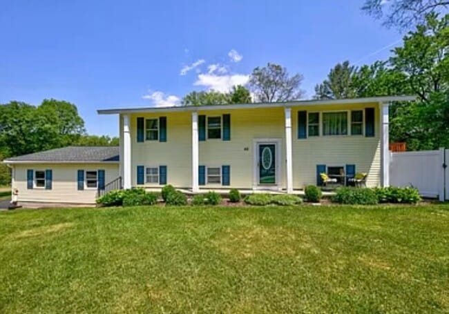 Building Photo - 82 Wagon Wheel Trl