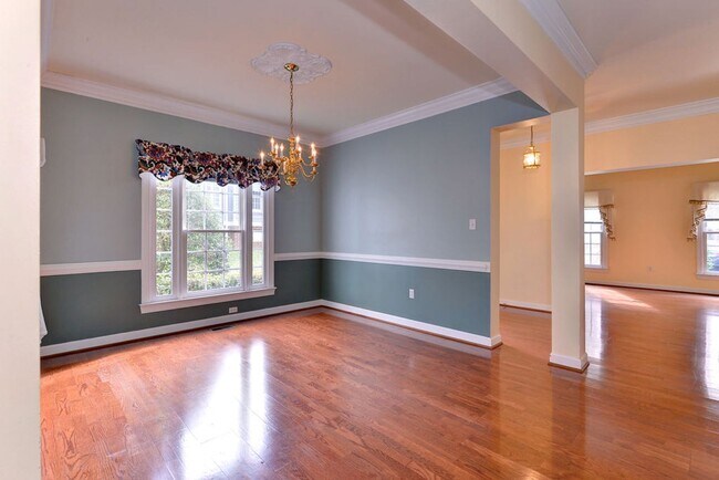 Building Photo - Low Maintenance Living in Williamsburg