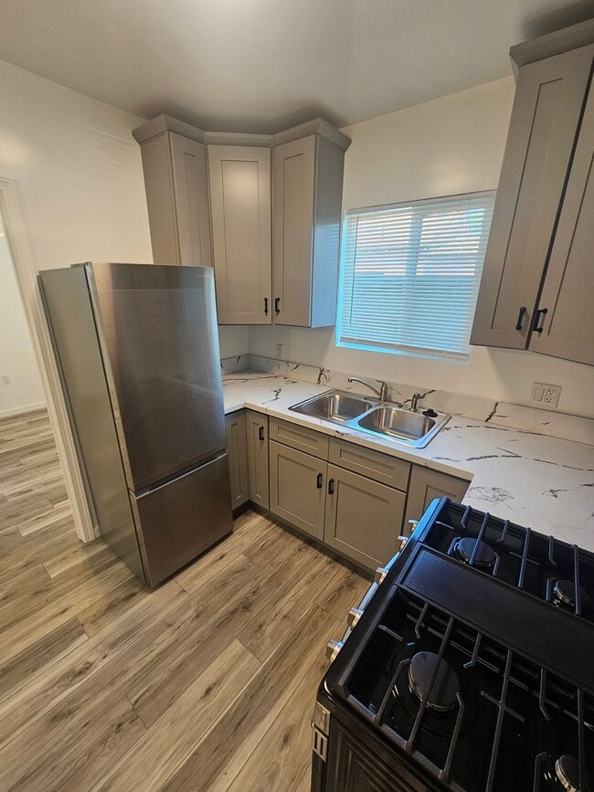 Building Photo - Utilities Paid!  1-Bed 1-bath Apartment in...