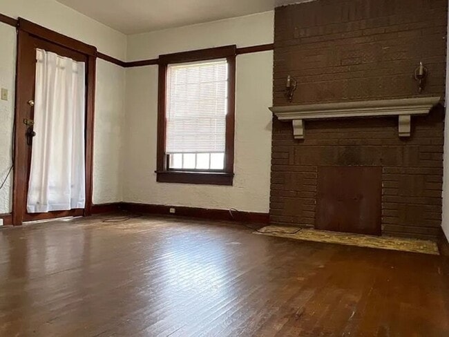 Building Photo - 1503 S Walnut St