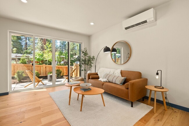 Building Photo - 950 NE Norton Ave