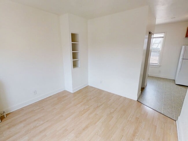 Building Photo - 113-115 N 22nd Ave W