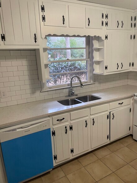 kitchen - 2146 Cedarbrook Ct SE