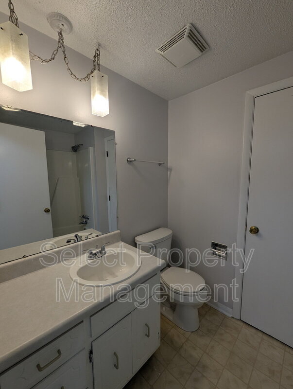 Building Photo - 4130 Thorton Dr