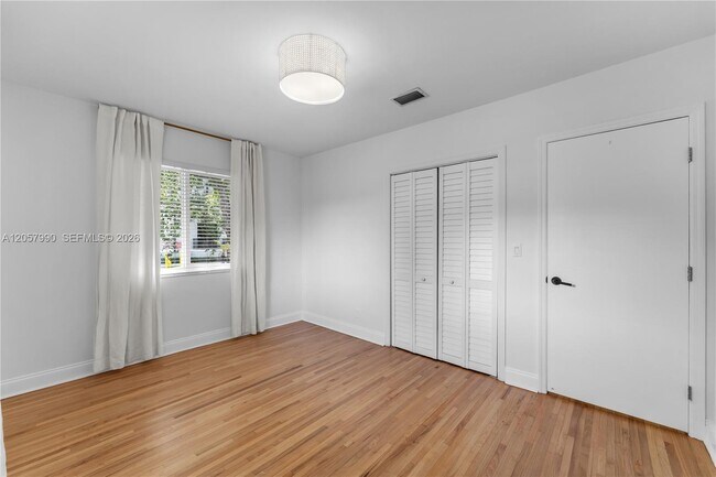 Building Photo - 2031 SW 66th Ave