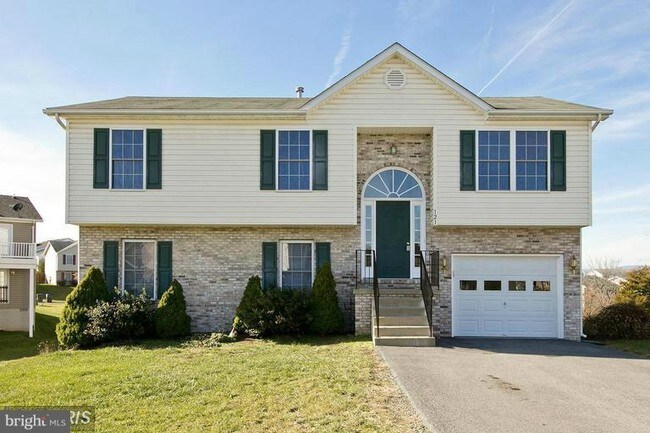 Building Photo - 121 Nature Dr