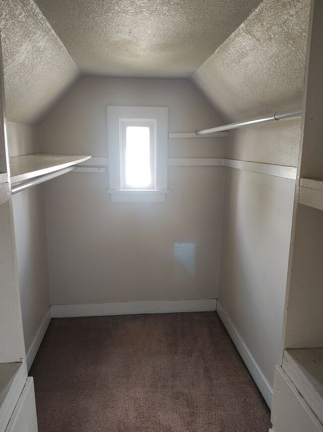 Building Photo - 1825m1