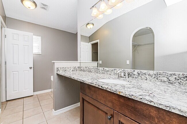 Building Photo - 12934 Lake Vista Dr