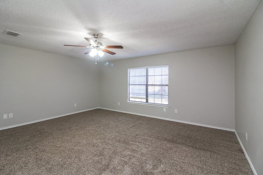 Building Photo - 3153 Pine Valley Dr