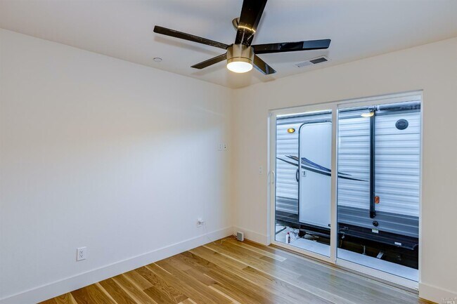 Building Photo - 1327 Crestview Ct