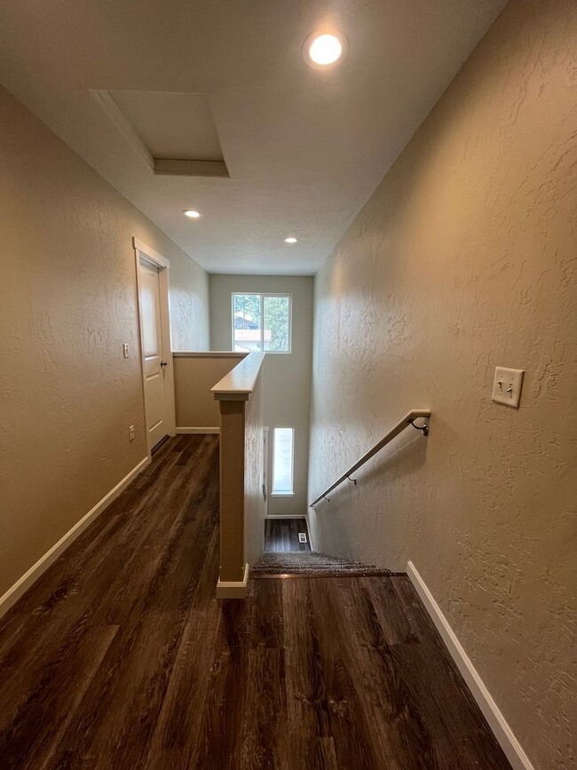 Building Photo - 3-Bed Home with Garage & Fenced Yard in Pr...