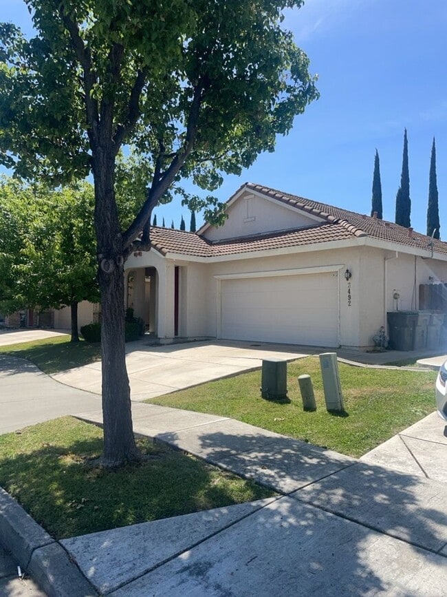 Building Photo - Beautiful 3bed/2bathroom Home in West Sac