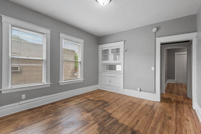 Building Photo - 211 Grotto St N