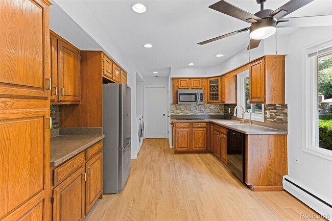 Building Photo - 3765 Ruthland Rd