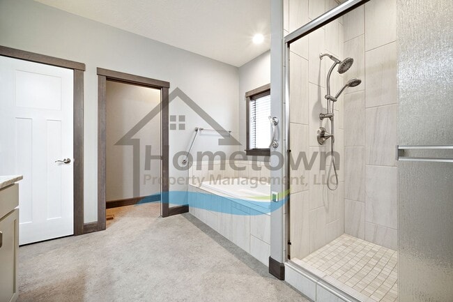 Building Photo - 3 Bedroom 2 Bathroom Home with Attached 3 Car Garage Available in Coeur d'Alene!