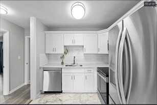 Building Photo - 19 Somers St