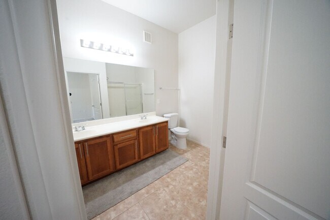 Building Photo - SHOWINGS AVAILABLE NOW