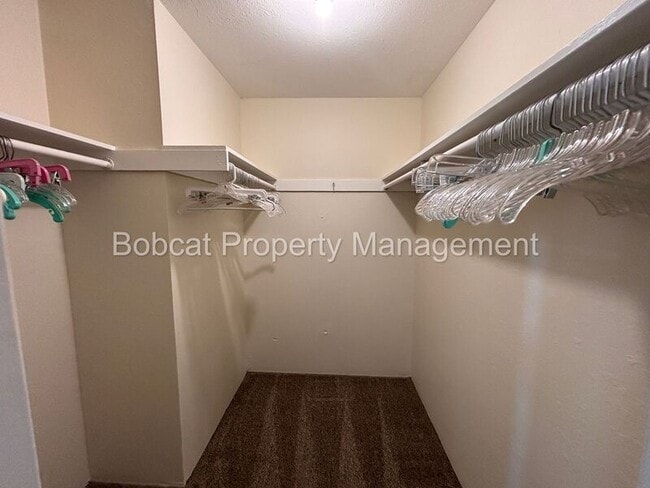 Building Photo - 1316 Green Dr