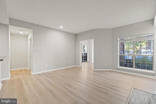 Building Photo - 3909 Penderview Dr