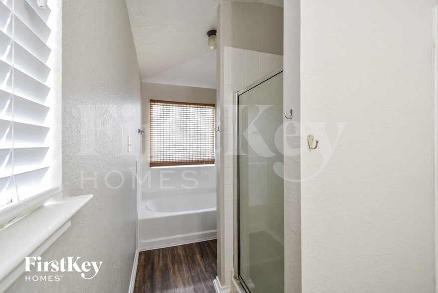 Building Photo - 9407 Raton Falls