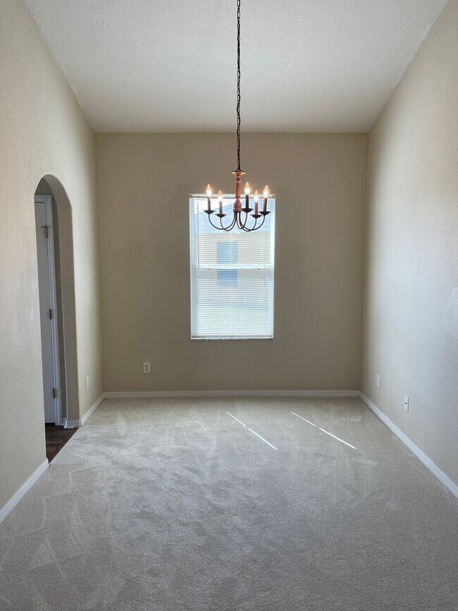 Building Photo - 213 Tower View Dr W