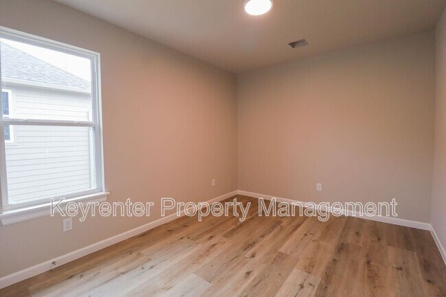 Building Photo - 218 N Cleveland Ave